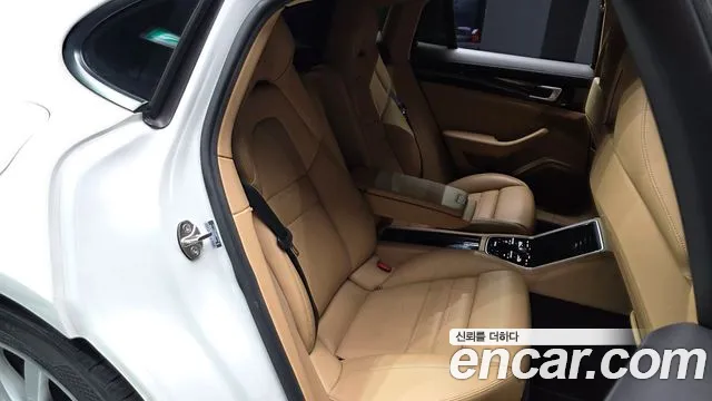 Porsche Panamera 2018 thumb 4