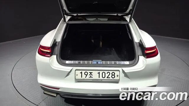 Porsche Panamera 2018 thumb 9