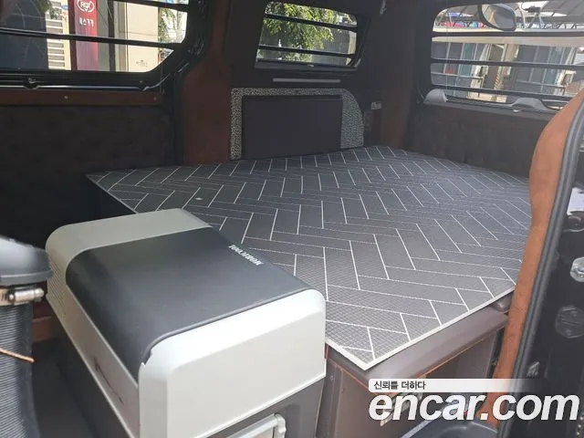 Hyundai Staria 2018 thumb 6