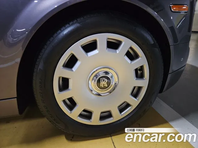 Rolls-Royce Phantom 2013 thumb 4