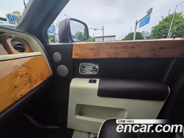 Rolls-Royce Phantom 2013 thumb 10