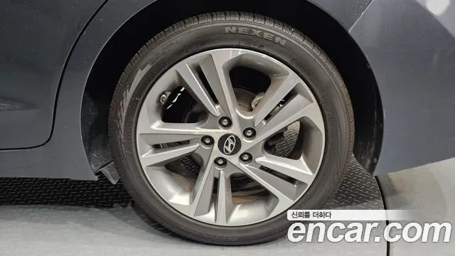 Hyundai AD 2016 thumb 11