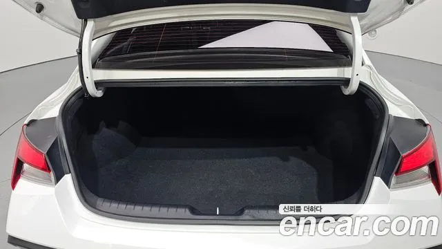 Hyundai Elantra 2023 thumb 9