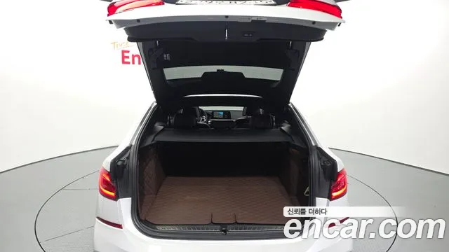 BMW 6 серии Gran Turismo 2020 thumb 11
