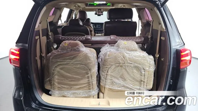 Kia Carnival 2019 thumb 2