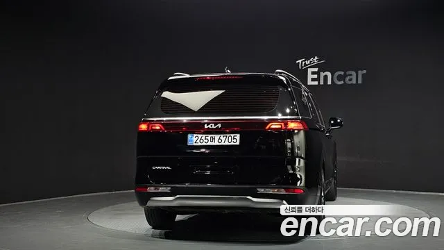 Kia Carnival 2023 thumb 2
