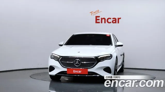 Mercedes-Benz E-Class 2024 thumb 4