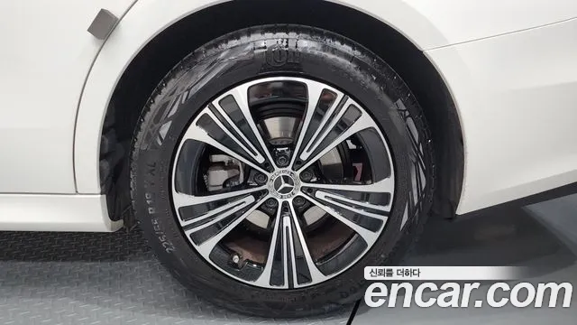 Mercedes-Benz E-Class 2024 thumb 6