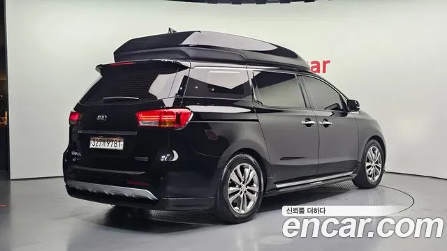 Kia Carnival 2017 thumb 10
