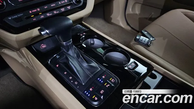 Kia Carnival 2017 thumb 5