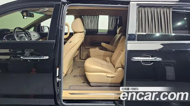 Kia Carnival 2017 thumb 3