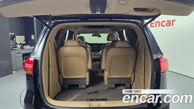 Kia Carnival 2017 thumb 4