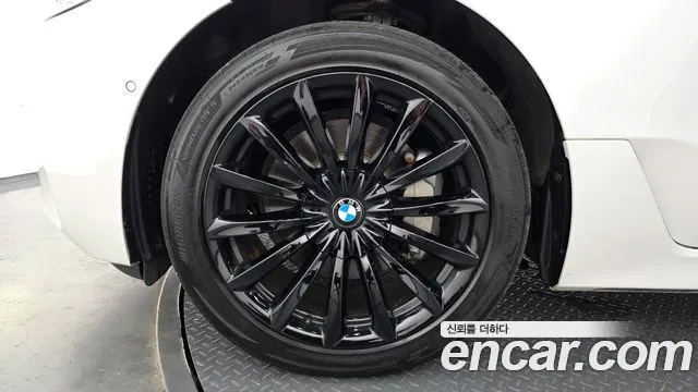 BMW 6 серии Gran Turismo 2023 thumb 8