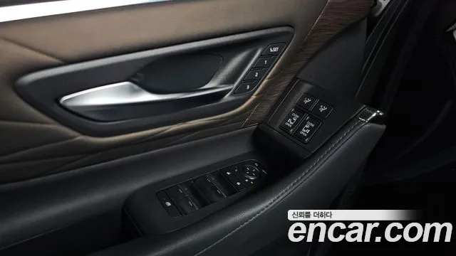 Toyota Alphard 2024 thumb 9