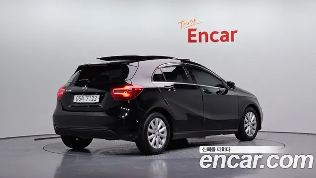 Mercedes-Benz A-Class 2017 thumb 4