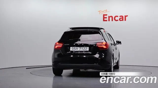 Mercedes-Benz A-Class 2017 thumb 8