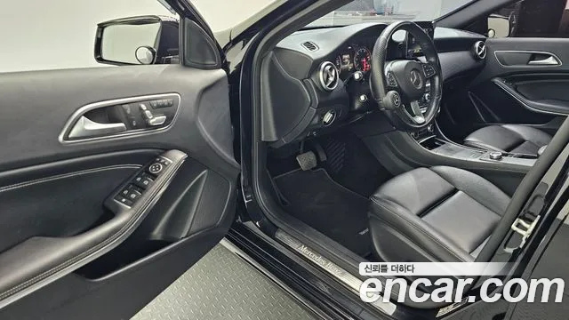 Mercedes-Benz A-Class 2017 thumb 2