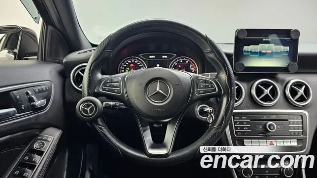 Mercedes-Benz A-Class 2017 thumb 5