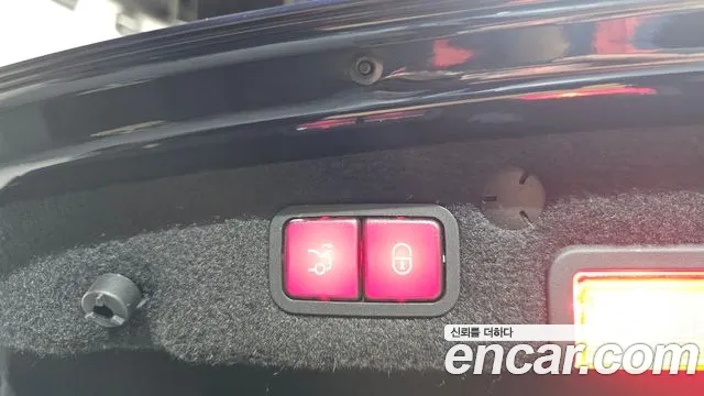 Mercedes-Benz C-Class 2018 thumb 6