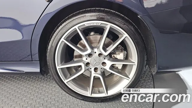 Mercedes-Benz C-Class 2018 thumb 12