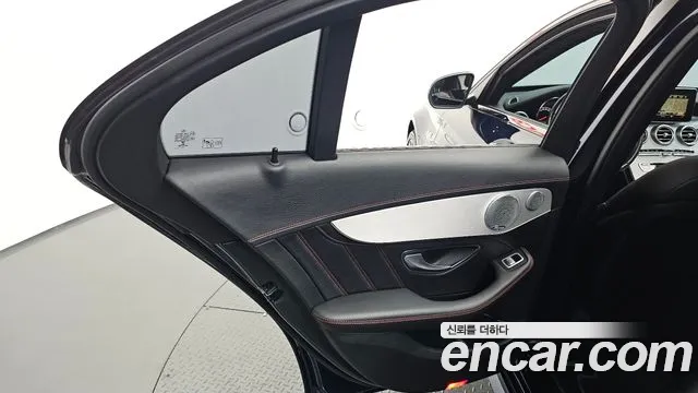 Mercedes-Benz C-Class 2018 thumb 9