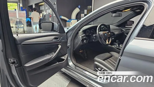 BMW 5 серии 2017 thumb 5