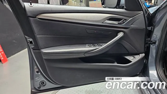 BMW 5 серии 2017 thumb 2