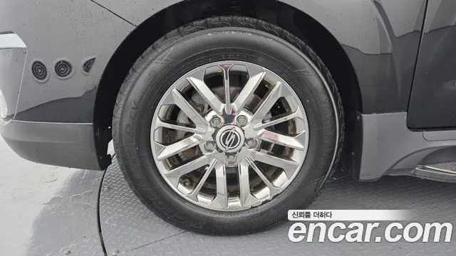 KGM Korando 2015 thumb 10