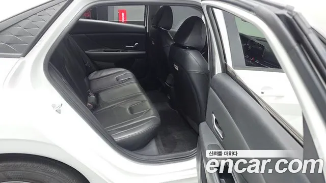 Hyundai Elantra 2023 thumb 4