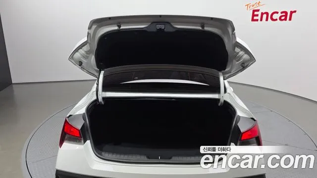 Hyundai Elantra 2023 thumb 2