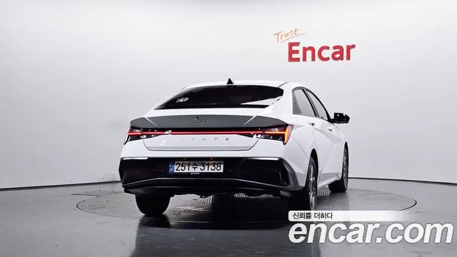 Hyundai Elantra 2023 thumb 3
