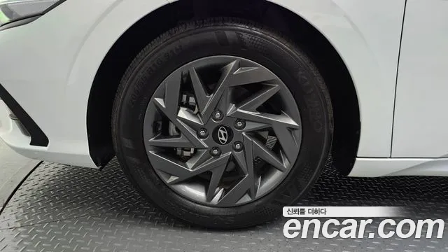 Hyundai Elantra 2023 thumb 8