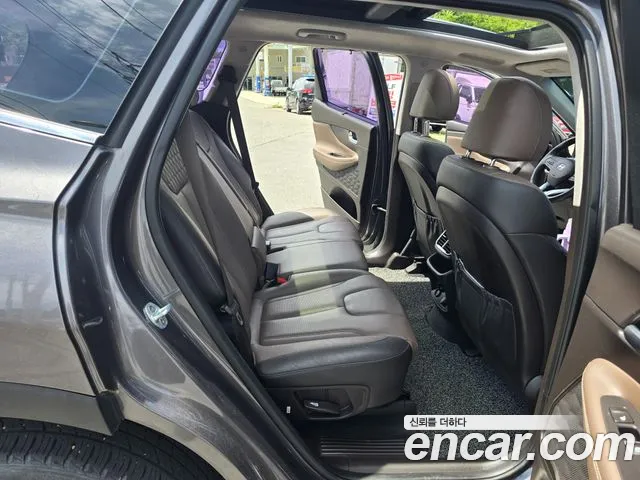 Hyundai Santa Fe 2018 thumb 8