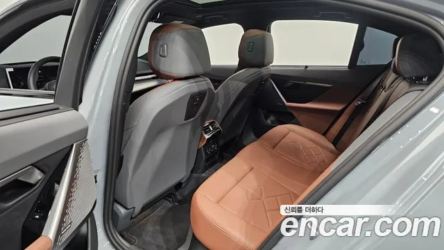 BMW 5 серии 2025 thumb 10