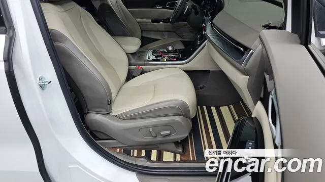 Kia Carnival 2023 thumb 6