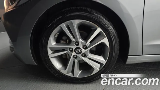 Hyundai AD 2017 thumb 9