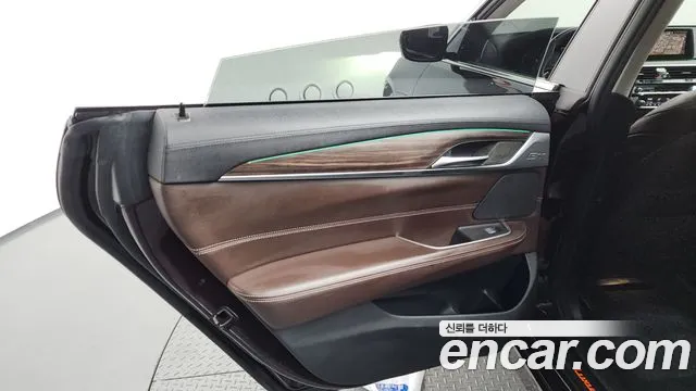 BMW 6 серии Gran Turismo 2020 thumb 2