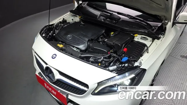 Mercedes-Benz A-Class 2017 thumb 6