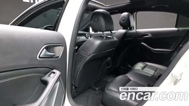 Mercedes-Benz A-Class 2017 thumb 9
