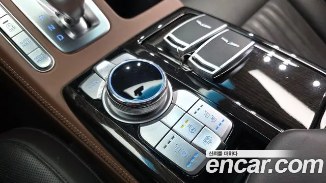 Genesis G90 2019 thumb 11