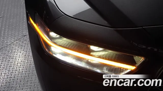 Genesis G90 2019 thumb 6