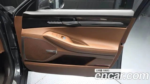 Genesis G90 2019 thumb 8