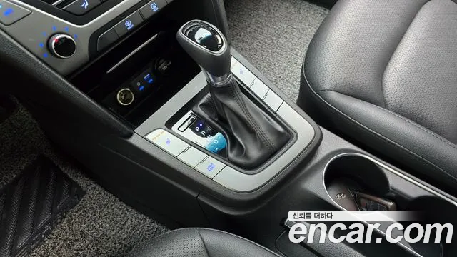 Hyundai Avante 2018 thumb 10