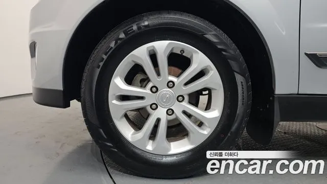 KGM Korando 2015 thumb 2