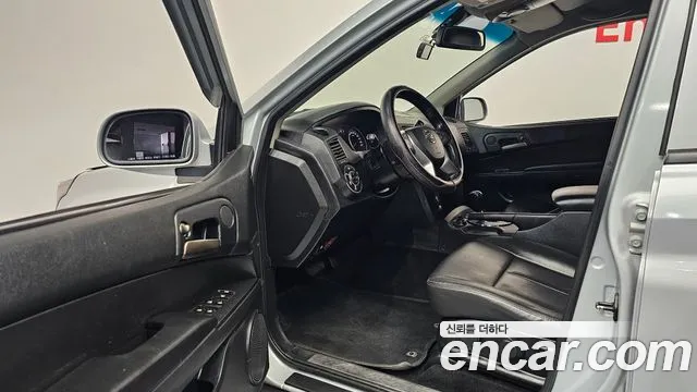 KGM Korando 2015 thumb 8