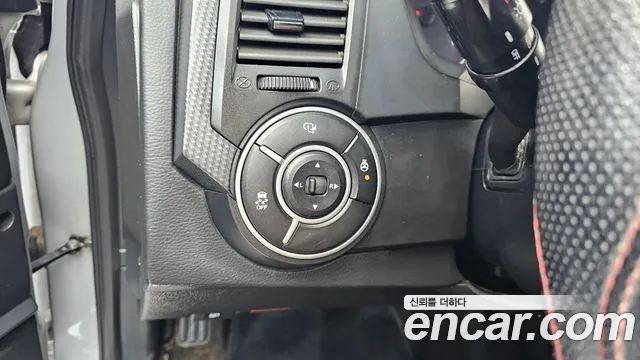 KGM Korando 2015 thumb 10