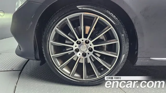 Mercedes-Benz E-Class 2017 thumb 8