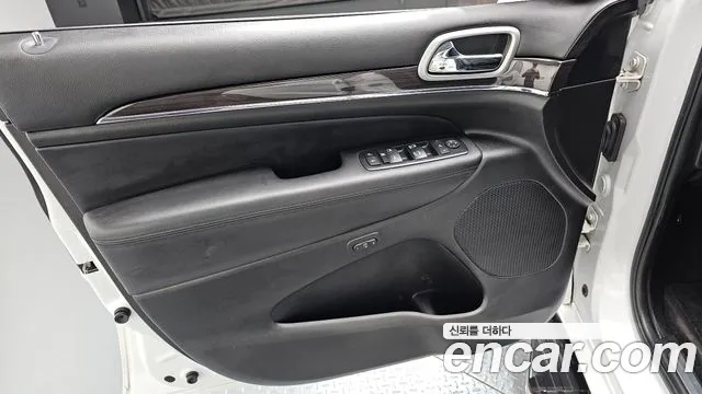 Jeep Grand Cherokee 2018 thumb 8