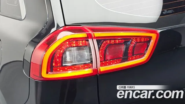 Kia Niro 2016 thumb 5