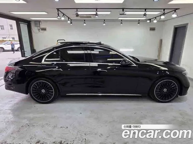 Mercedes-Benz E-Class 2025 thumb 6